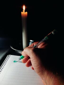 Decidiendo que hacer a la luz de la vela