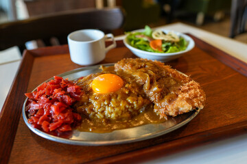 美味しそうな洋食屋のカツカレー