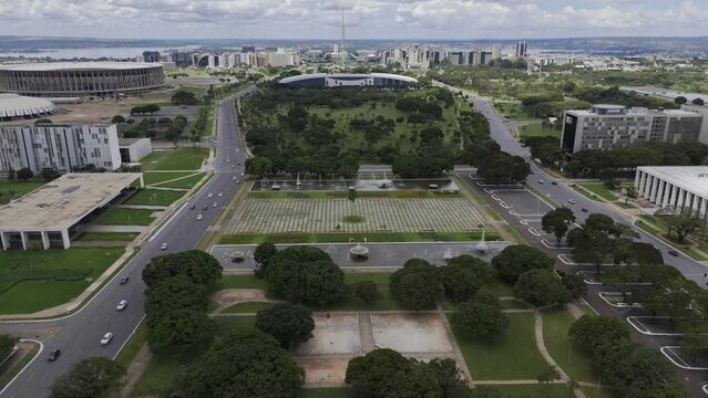 Drone slowly flies backwards from Pra&ccedil;a do Buriti in Brasilia, Brazil