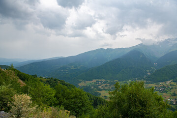 Obraz premium Nature's Paradise: Serene Green Mountains Against a Backdrop of Blue