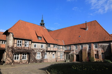 Blick auf Kloster Lüne in der Stadt Lüneburg in Niedersachsen	 - obrazy, fototapety, plakaty