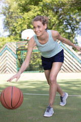 Obraz premium happy woman in jump throwing the basket ball
