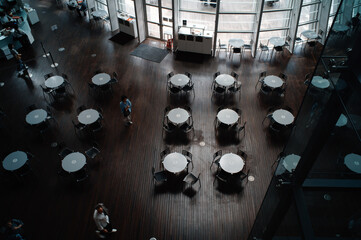 昼下がり、美術館のカフェでひとときを