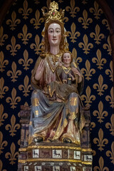 Virgen gótica de madera policromada, siglo XIV, Monasterio de Santa María de San Salvador de...