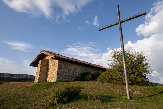 ermita de San Lorenzo, Parque Natural de Valderejo , municipio de Valdegovía, Alava, País Vasco, Spain