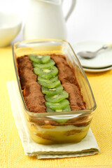 Tiramisu cake with kiwifruit.