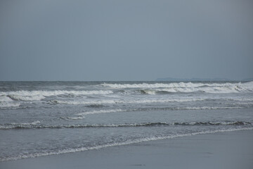 九十九里海岸に打ち寄せる波