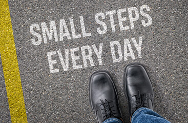Obraz premium Text on the road - Small steps every day