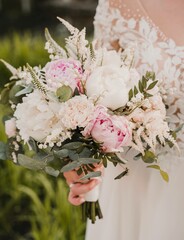 bride's bouquet, white wedding bouquet, white wedding flowers