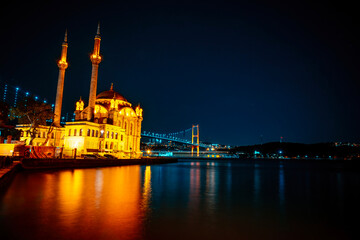 Fototapeta na wymiar Ortakoy Mosque and Bosphorus Bridge (15th July Martyrs Bridge) night view. Istanbul, Turkey.