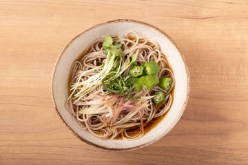 冷やし蕎麦（オクラ　ミョウガ　カイワレ　大葉）