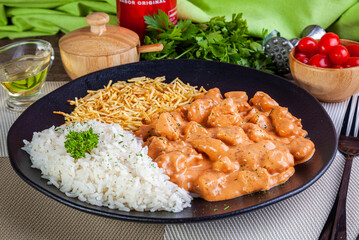 strogonoff de frango 