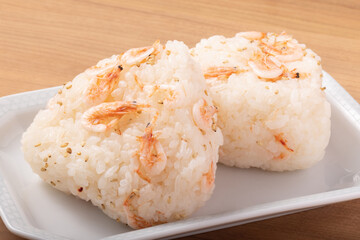 桜えびの炊き込みご飯のおにぎり