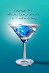 Cocktailgals mit blauem Licht, Eiswürfel