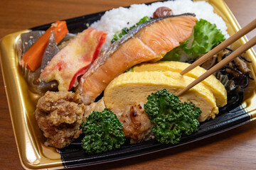 スーパーマーケットのお惣菜のお弁当