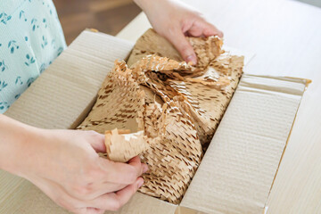 Eco friendly brown paper honeycomb wrap for product packaging parcel carton box