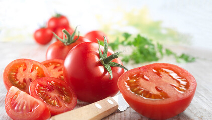 Tomaten, Gemüse, halbe Tomaten, Kräuter, reif, 