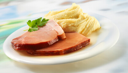 Osterschinken, Braten, Kartoffelpürree, Sauce, Bratensauce, Tellergericht,