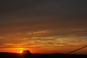 lindo pôr do sol entardecer 