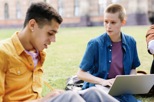 Collaborative study session in multicultural setting