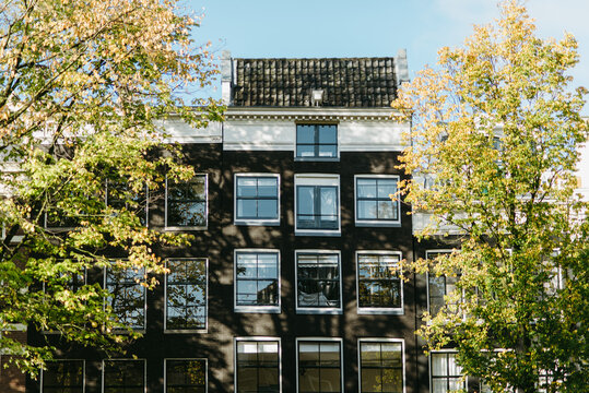Dark facade house in Amsterdam 