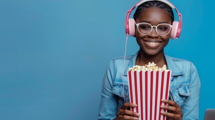 Obraz premium Woman with Popcorn and Headphones