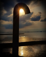 Dusche an Nordsee Strand bei Sonnenuntergang