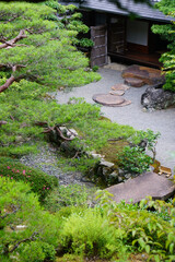 京都の旧家の日本庭園