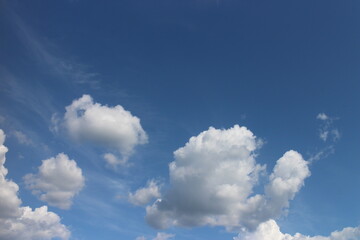 Obraz premium blue sky and White cloud nature background. Beautiful cloud in blue sky.