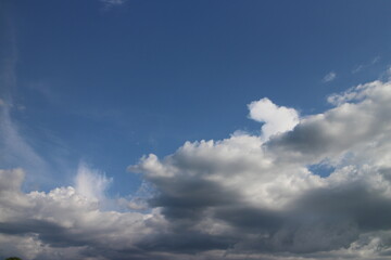 Obraz premium blue sky with beautiful natural white clouds