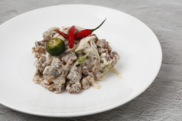Freshly cooked Filipino food called Dinakdakan