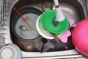 the sink is full of dirty dishes