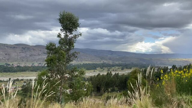 Video of the view of the Mantaro Valley in Huancayo, Peru from a car on a sightseeing trip.
