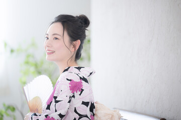 Cute Japanese woman in yukata with gathered hair, easy-to-use white background (white background)