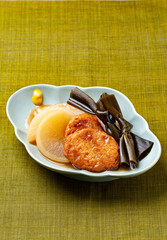 結び昆布と薩摩揚げの煮物