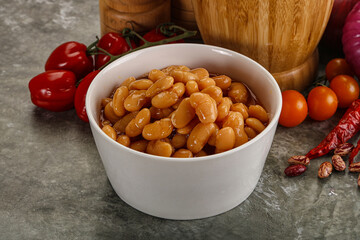 Canned beans in tomato sauce