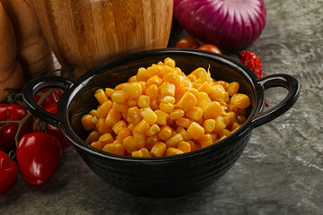 Sweet canned ripe corn grain