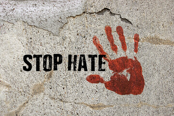 stop hate blutiger handabdruck