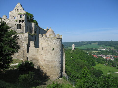 Burg Rudelsburg an der Saale bei Bad K&ouml;sen mit Blick zur Burg Saaleck