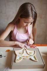 A girl creates a fox from mosaics. 