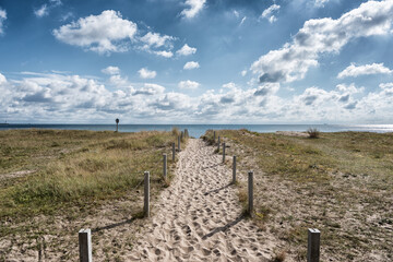 Fototapeta na wymiar Strandaufgang Mukran, Ostsee Insel Rügen 