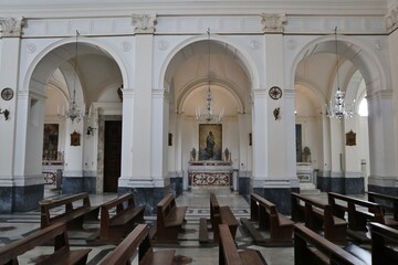 Maiori - Arcata della navata sinistra del Santuario di Santa Maria a Mare