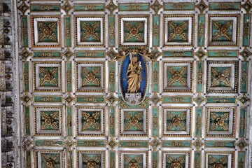 Maiori - Soffitto dorato cinquecentesco della Chiesa di Santa Maria a Mare