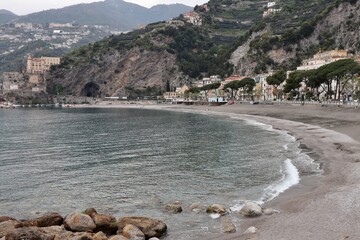 Maiori - Spiaggia del Lungomare Amendola dal pontile del fiume Reginna