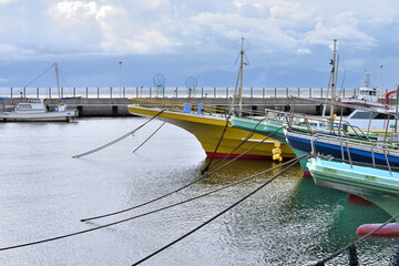 片瀬漁港に並ぶ釣り船