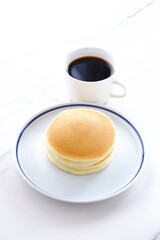 ふわふわの食感の美味しいパンケーキと、淹れたてのコーヒーで、コーヒーブレイク
