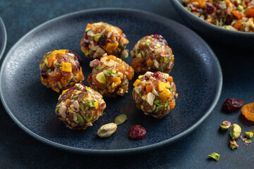 dates  and nuts energy balls