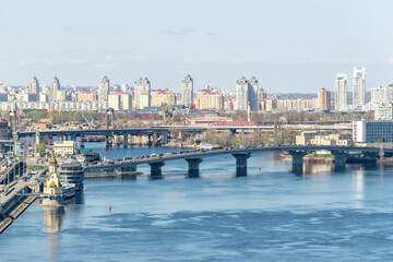 Naklejka premium Landscape view of city with a bridge in Kyiv, Ukraine.
