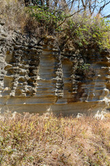 地層が見える断崖、お猿畠の大切岸、神奈川県鎌倉市、逗子市