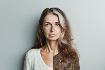 Naklejka premium Aging elasticity and split perspectives: modern skin care insights on portrait halves with woman and elderly views.